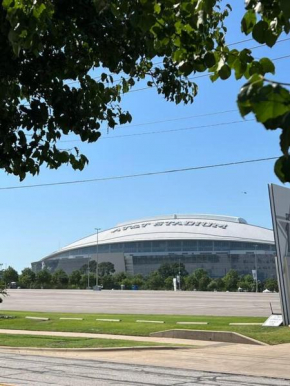 Lovely 2-bedroom condo next to AT&T Stadium